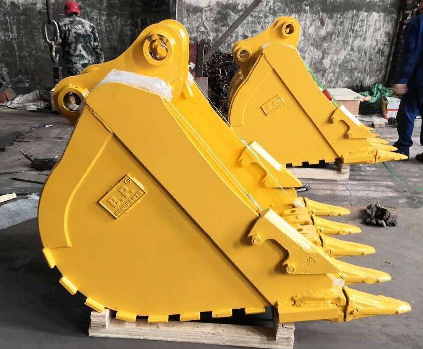 Excavator with Hydraulic Breaker 0445120321 Fuelfilter Engine Parts Transmission Oil Air Filter