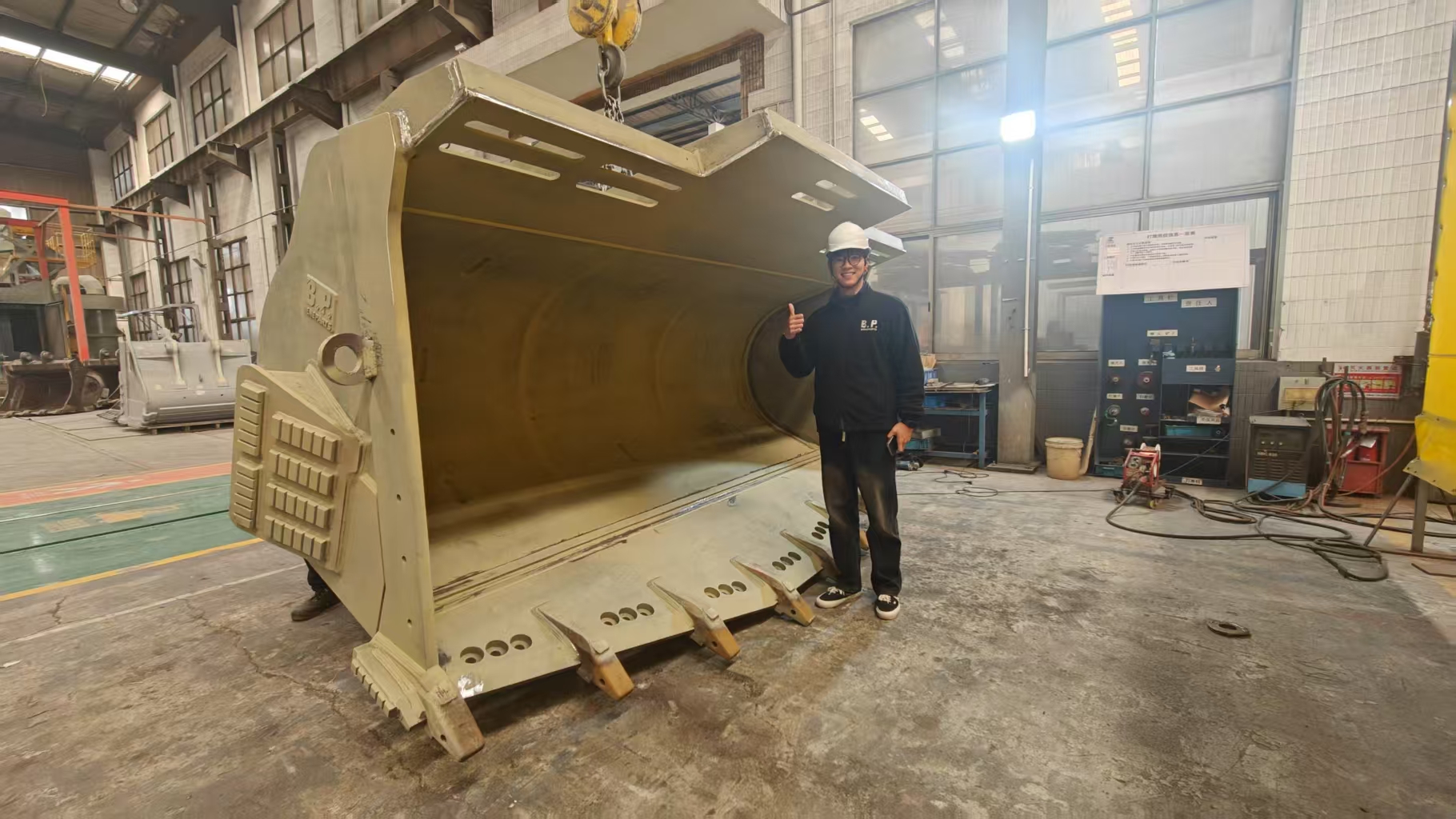 cat 988h bucket.jpg
