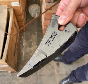 John Deere Excavator Front Bucket Teeth TF23D