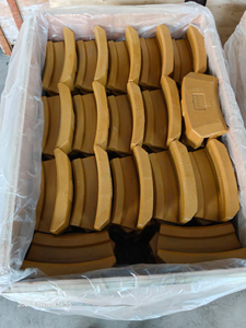 ST002AT Komatsu Cast Corner Heel Shroud Curved