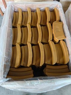 ST002AT Komatsu Cast Corner Heel Shroud Curved